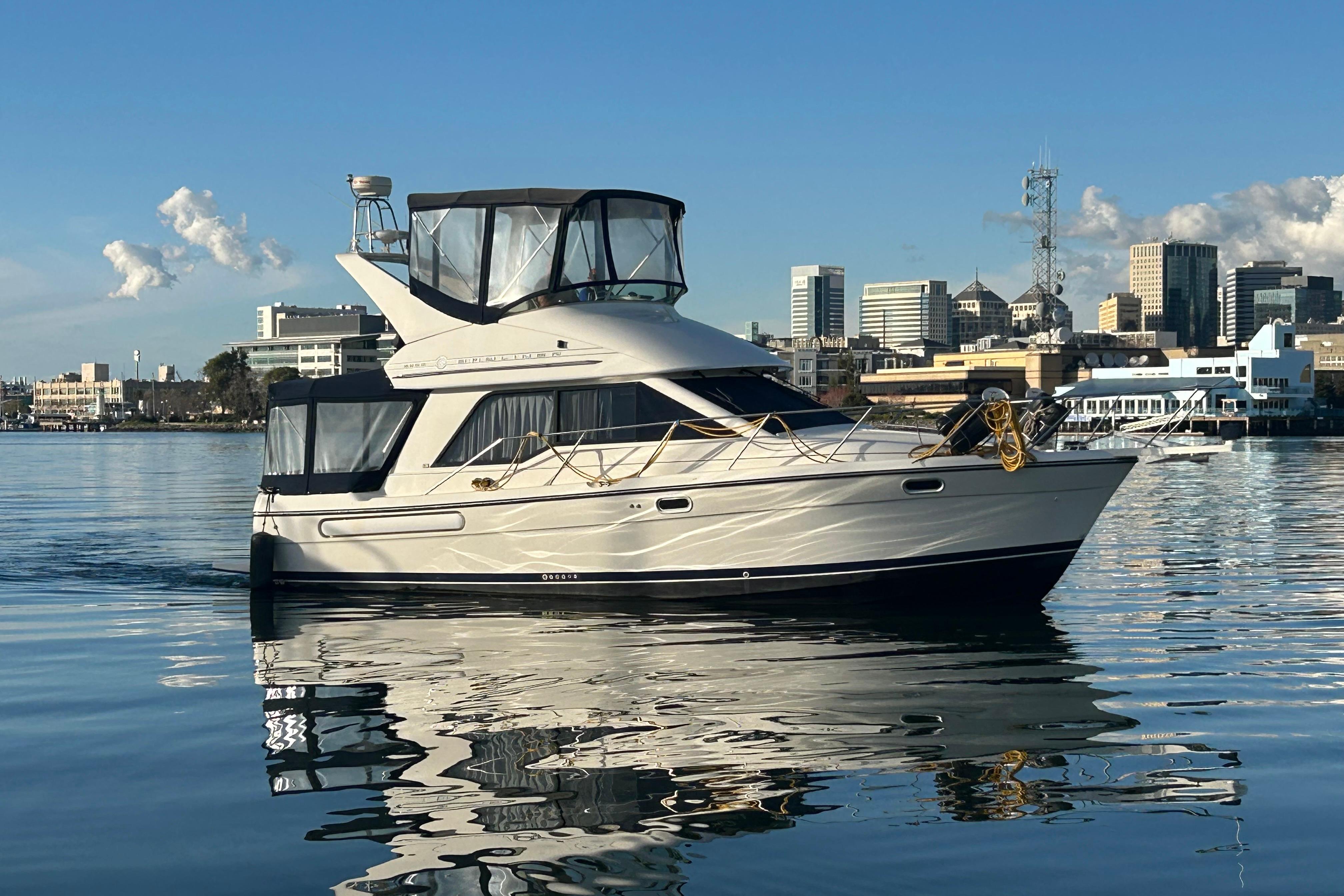 Used Bayliner 3388 Command Bridge Motoryacht 1999 for sale in