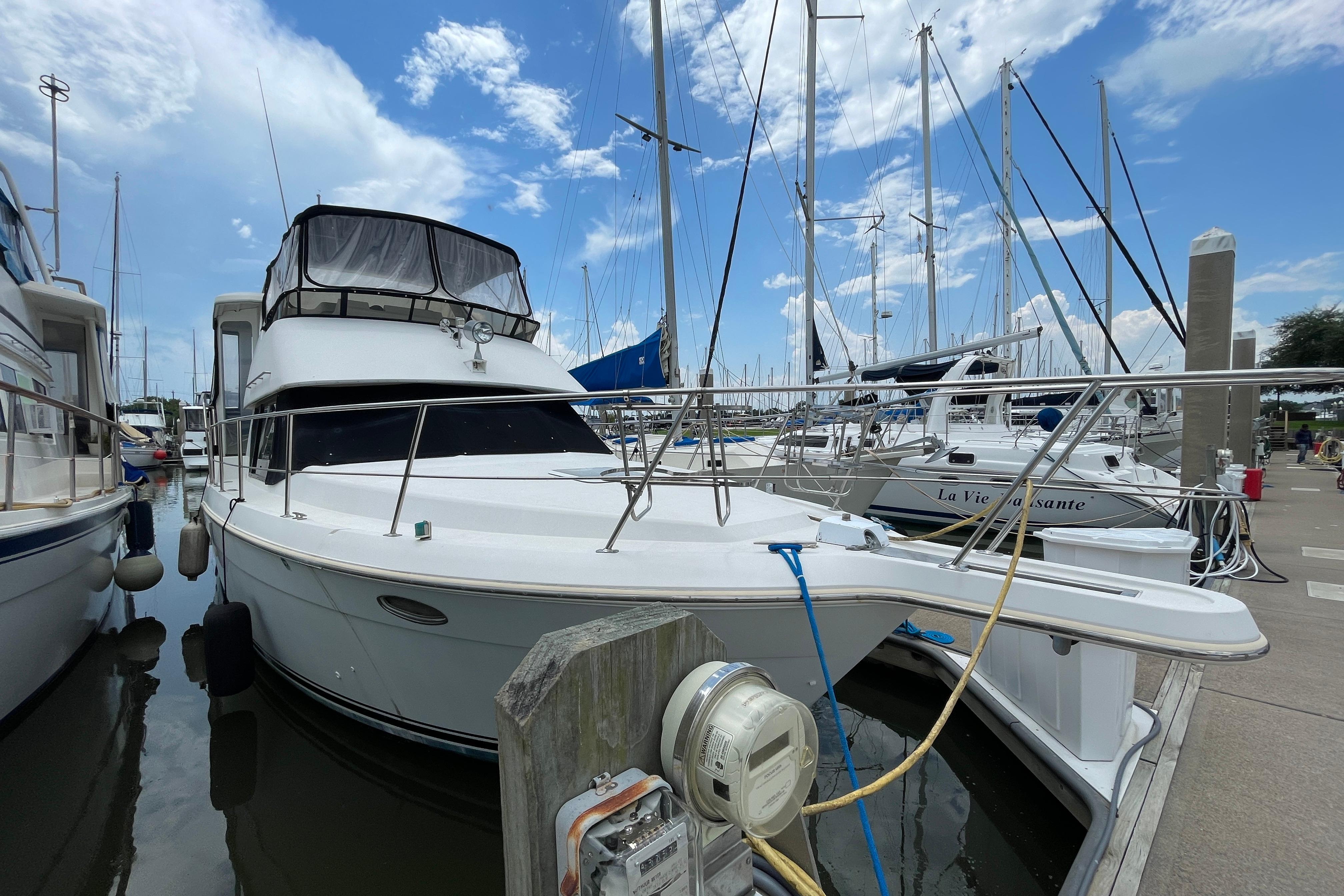 Used Carver 400 Cockpit Motor Yacht 1996 for sale in Kemah, Texas