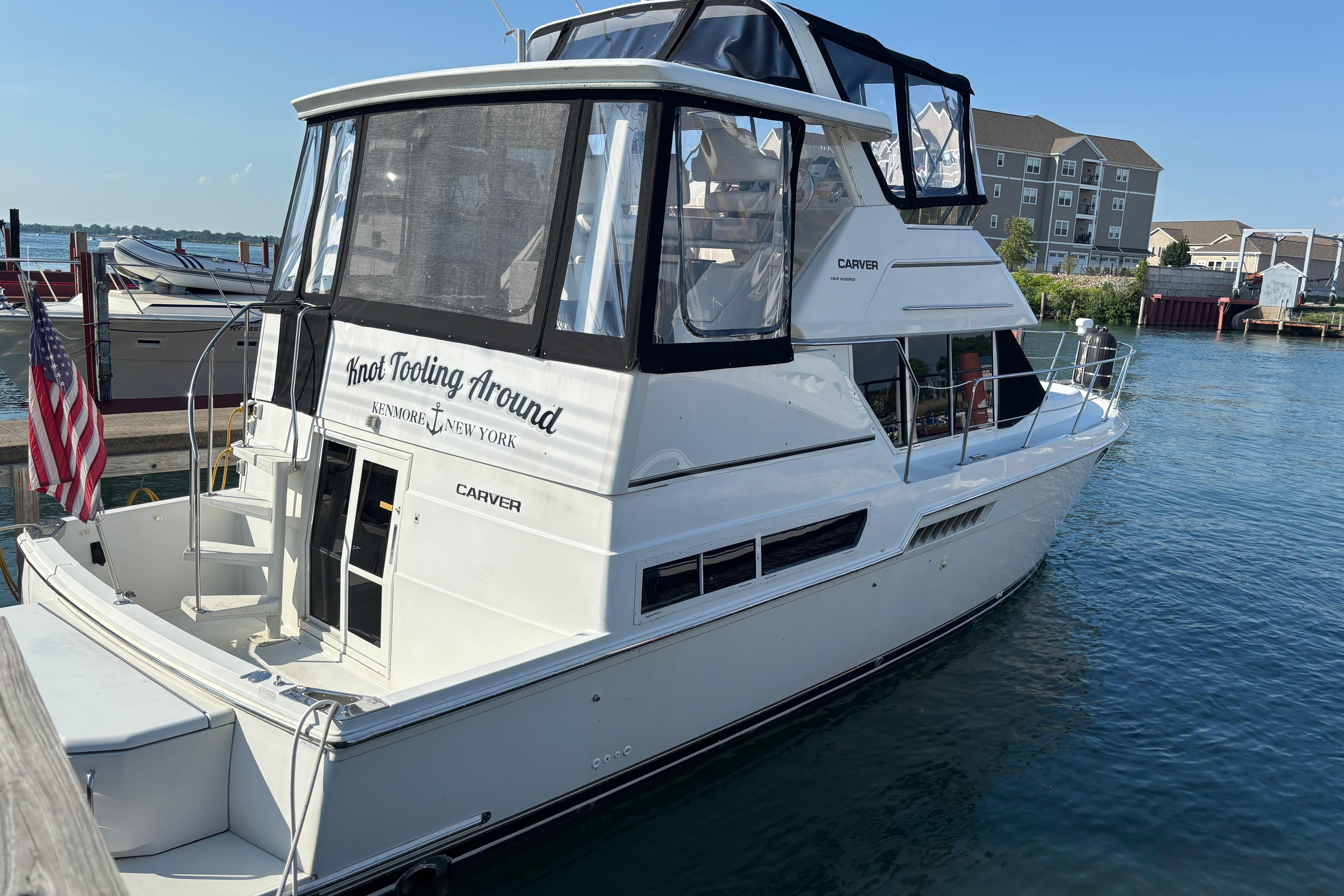Used Carver 400 Cockpit Motor Yacht 1997 for sale in Wilmington