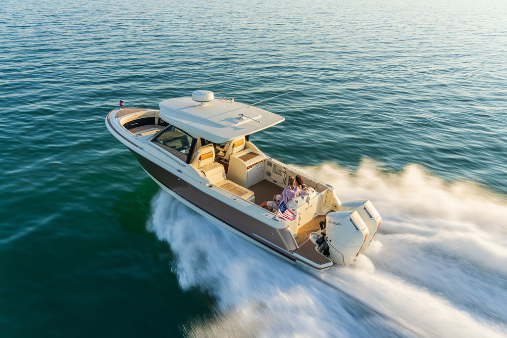 New Chris Craft Calypso 32 2027 for sale in Huron, Ohio - Boatzon.com