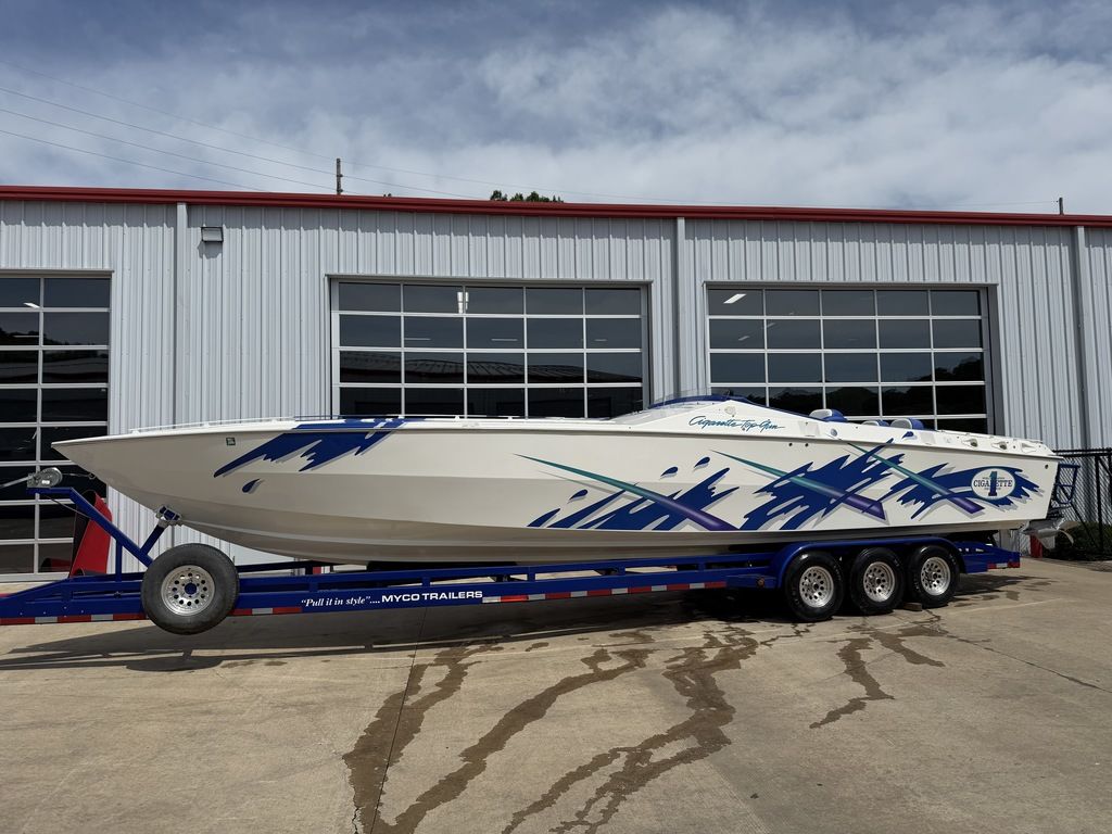 cigarette 38 for sale Top Gun boats NEW LISTING 2004 Cigarette Racing
