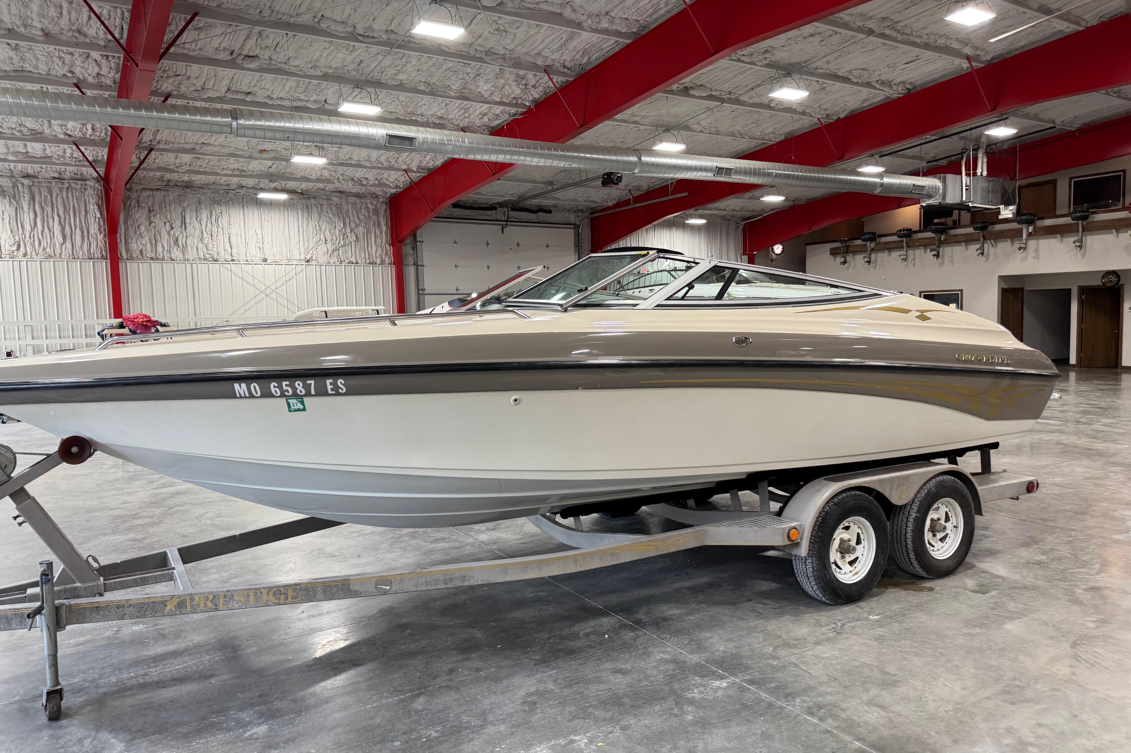 Used Crownline 225 BR 2000 for sale in Sunrise Beach, Missouri