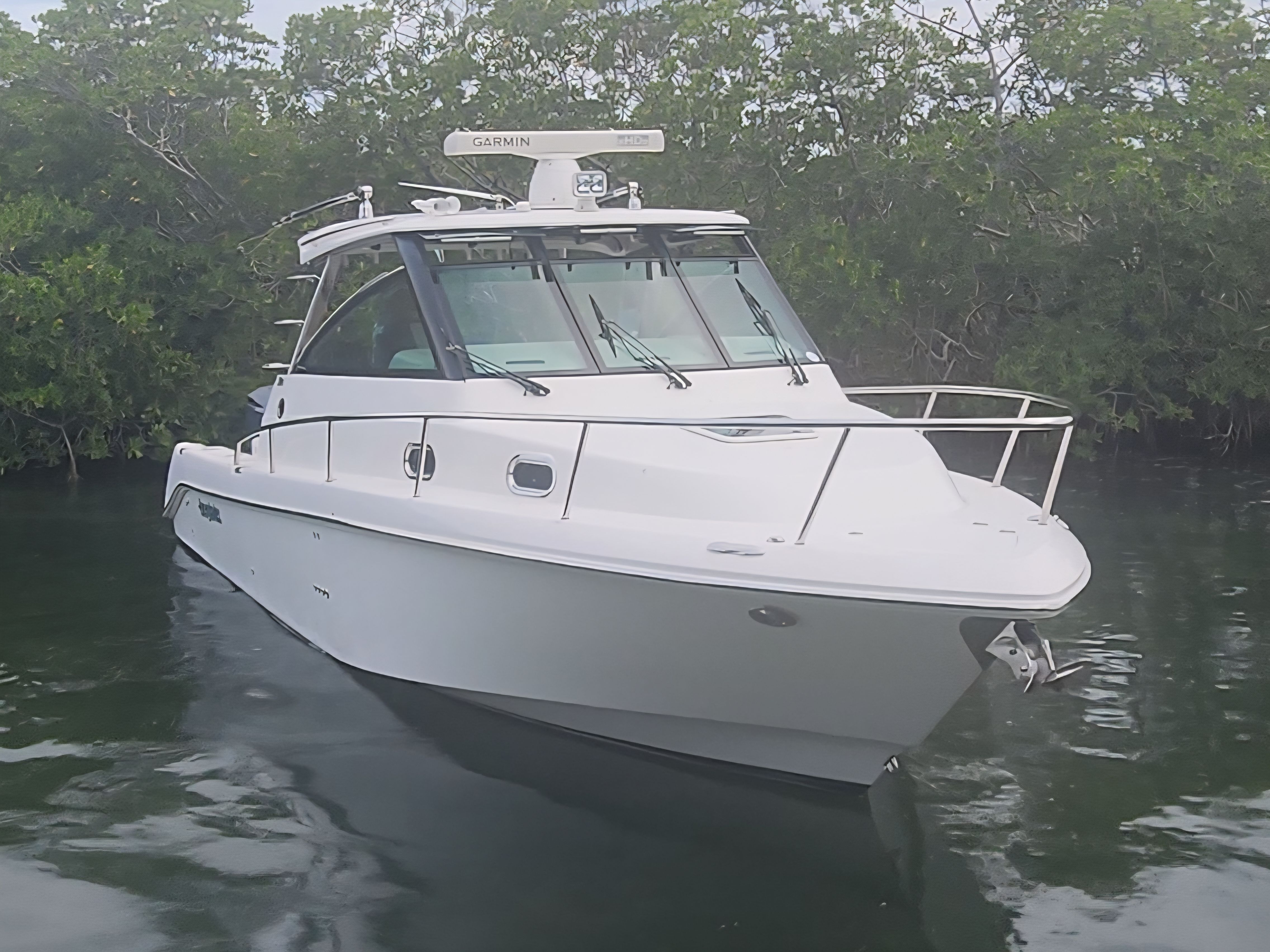 Used Everglades 320EX 2016 for sale in Islamorada, Florida