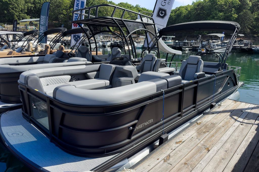 New Godfrey Sweetwater 22 Single Flip Lounge Tritoon 2286 SFLC