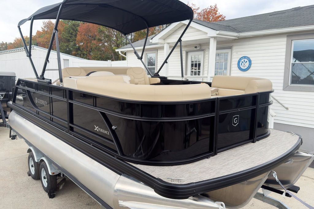 New Godfrey Sweetwater Xperience 20 Single Flip Lounge Tritoon