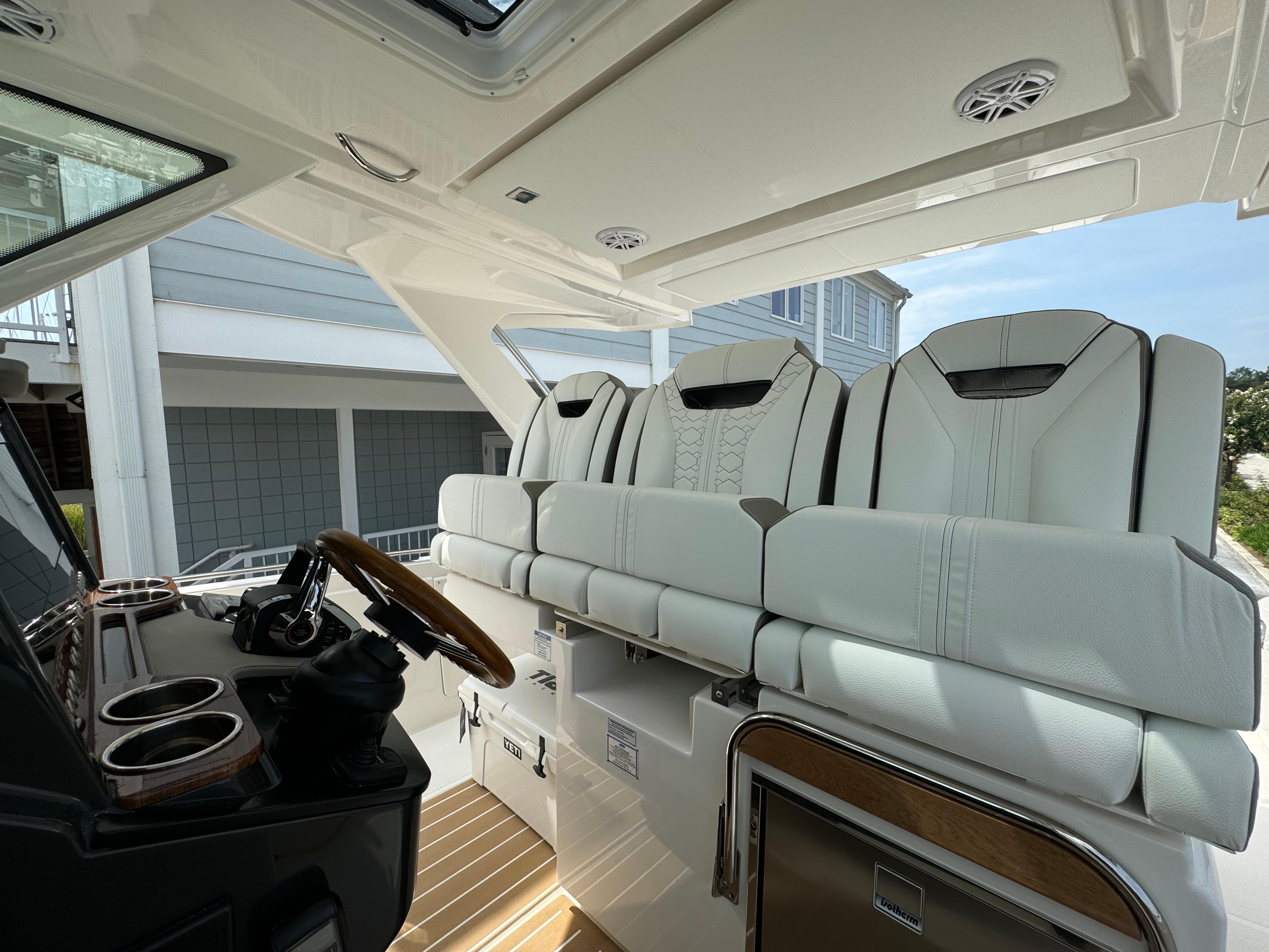 New Tiara Yachts 34 LS 2026 for sale in Annapolis, Maryland - Boatzon.com