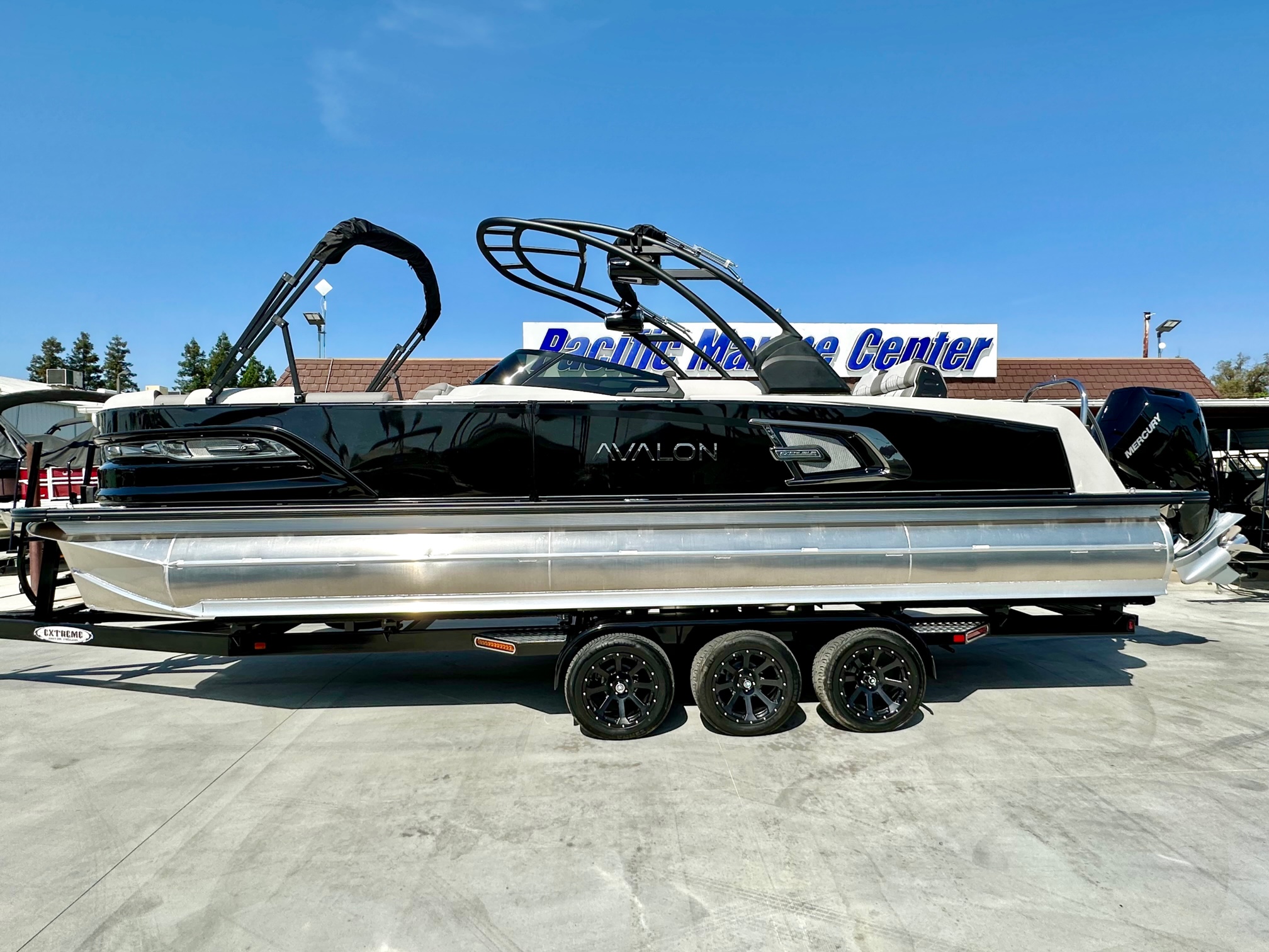 New 2024 Avalon Excalibur LTD 27 FT Versatile Rear Bench
