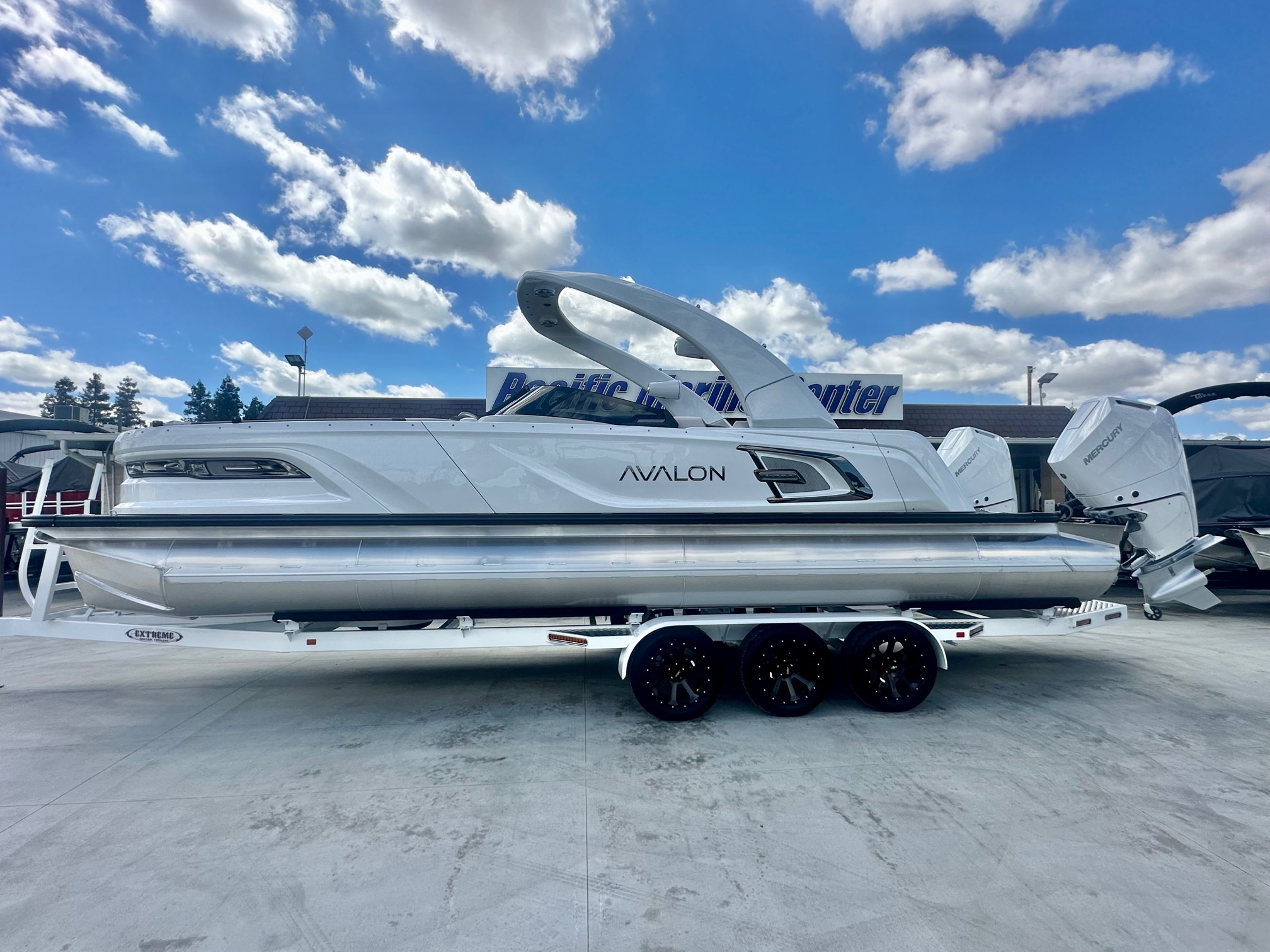 New 2025 Avalon 27 Carbon Series Excalibur Elite Windshield w Twin