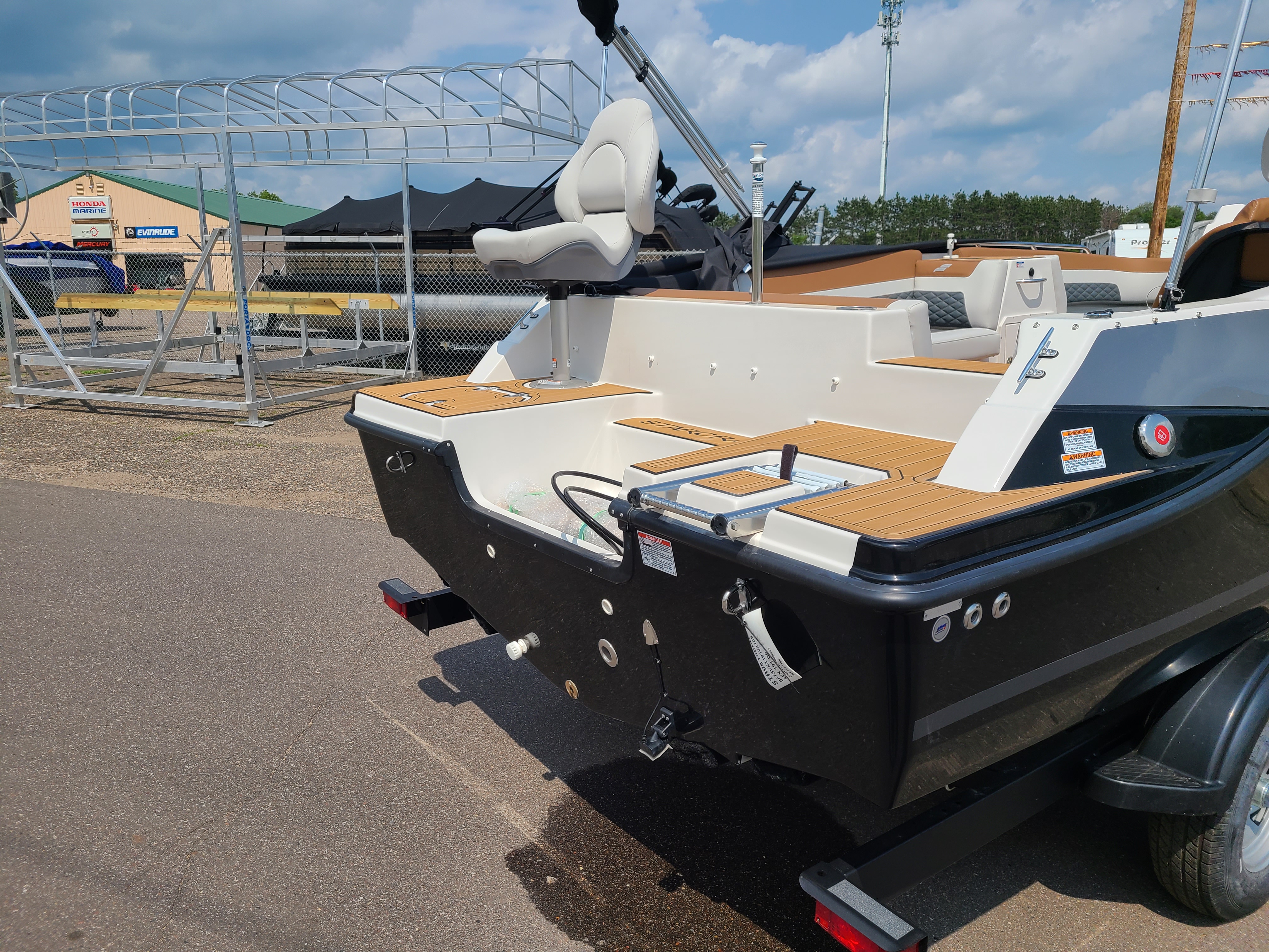 New Starcraft SVX 191 Deck Boat W A 150HP Suzuki Trailer 2025 for