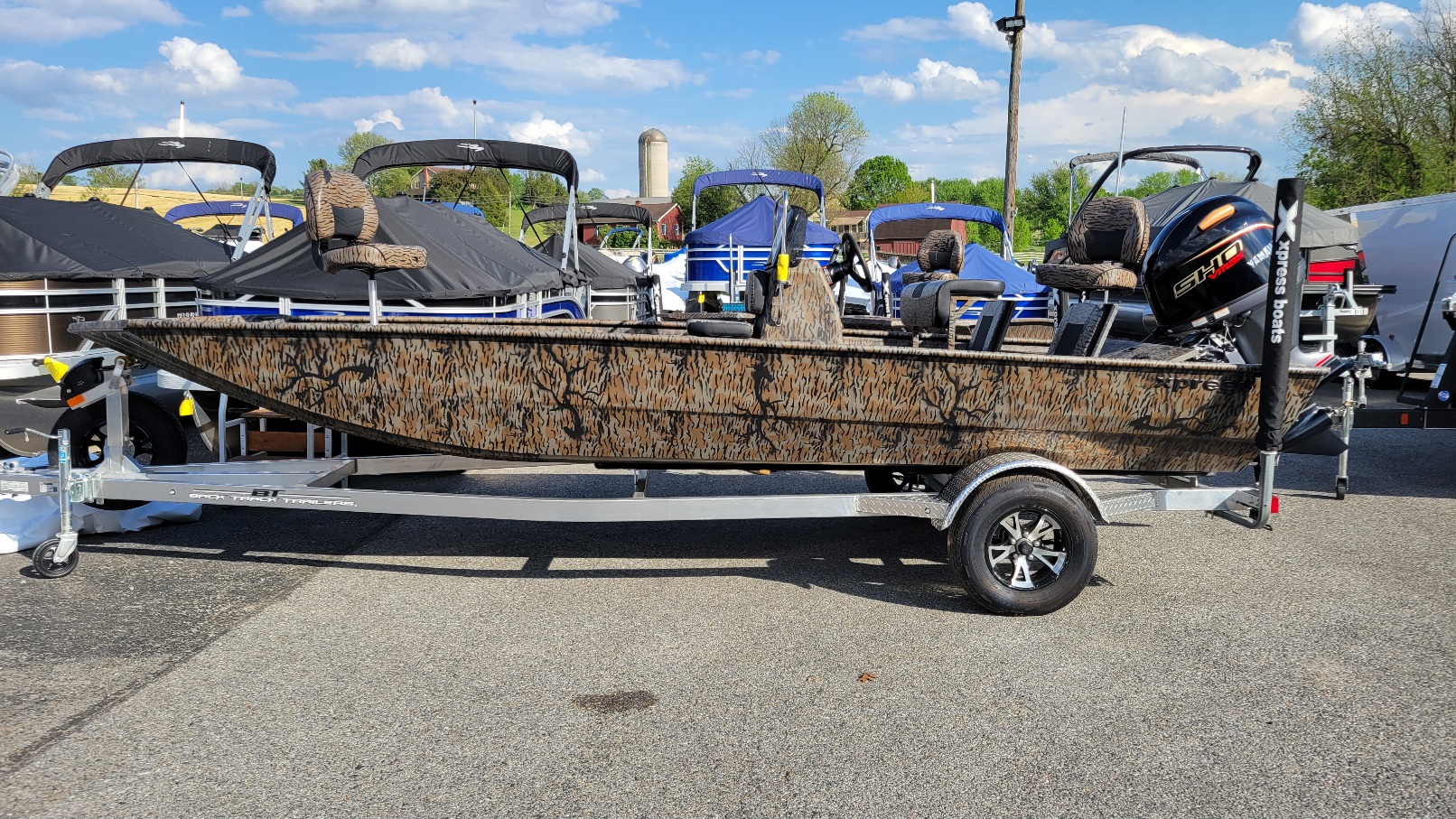 New Xpress XP20CC 20 center console w Yamaha Vmax 90 In stock 2025