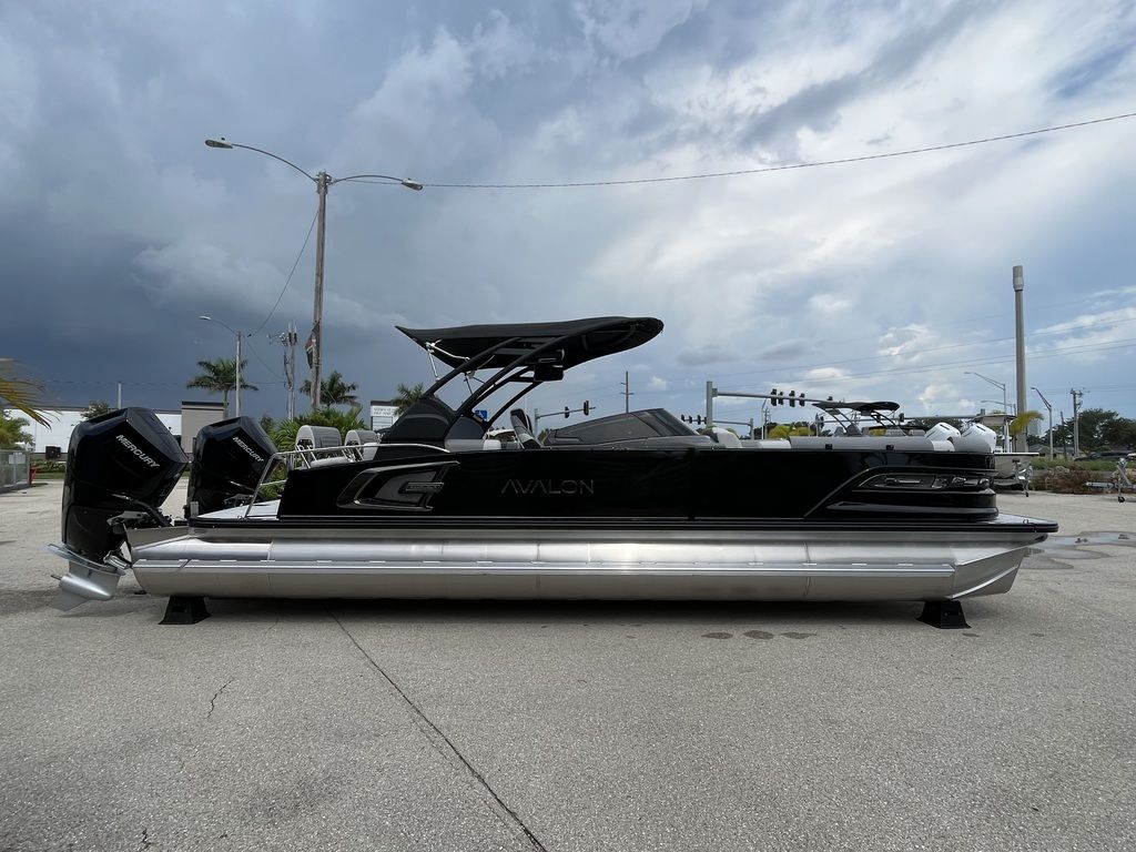 New Avalon 2785 Excalibur LTD Quad Lounge Windshield Twin Mercury