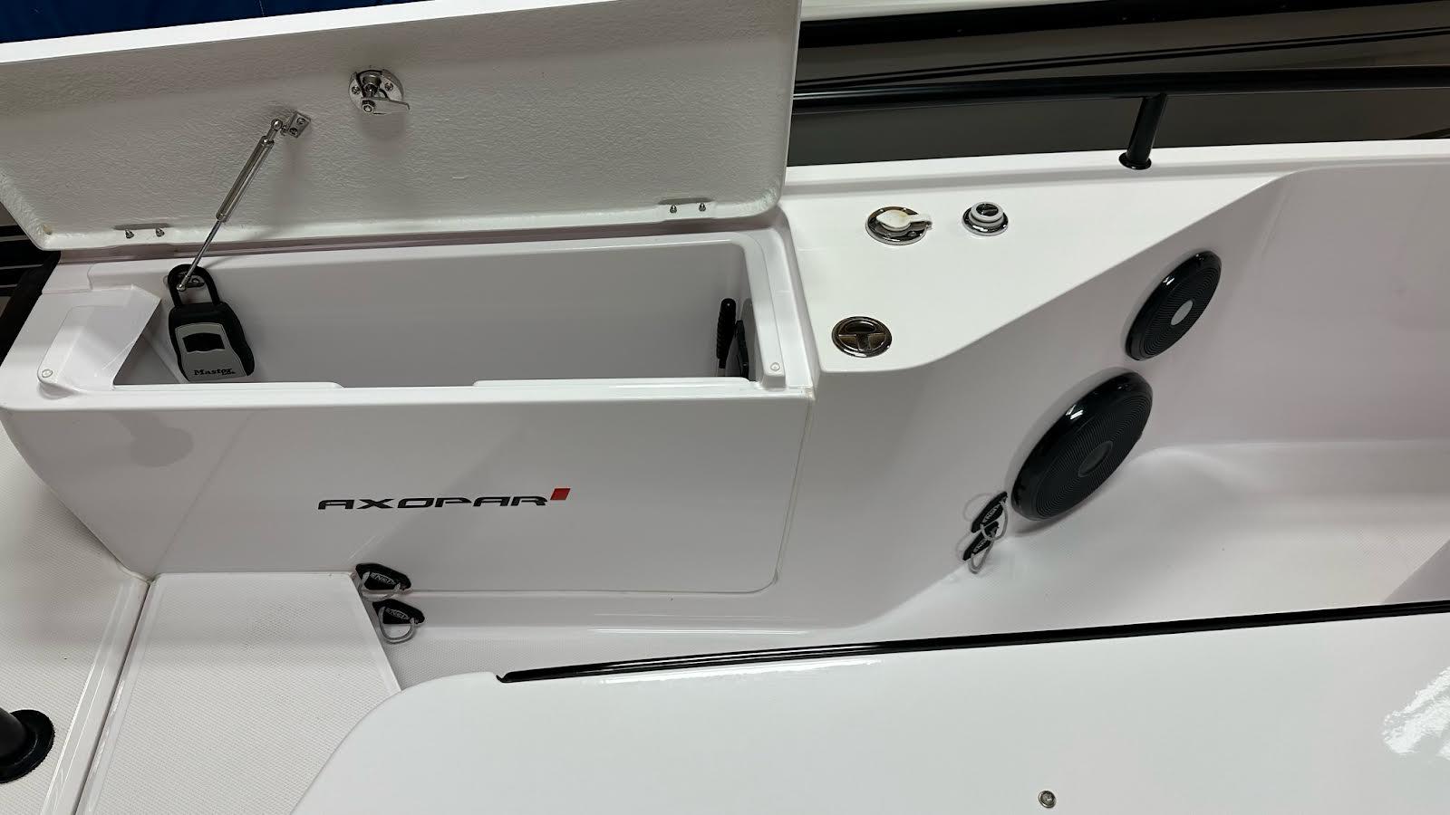 Used Axopar 28 CABIN for sale in manitowoc, Wisconsin