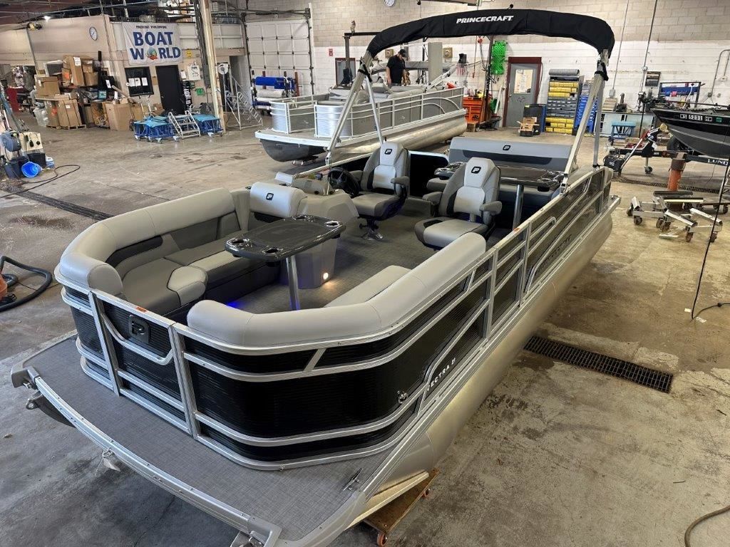 King & Prince - フナ New Princecraft Vectra 21 RL Swingback SS Pontoon Mercury