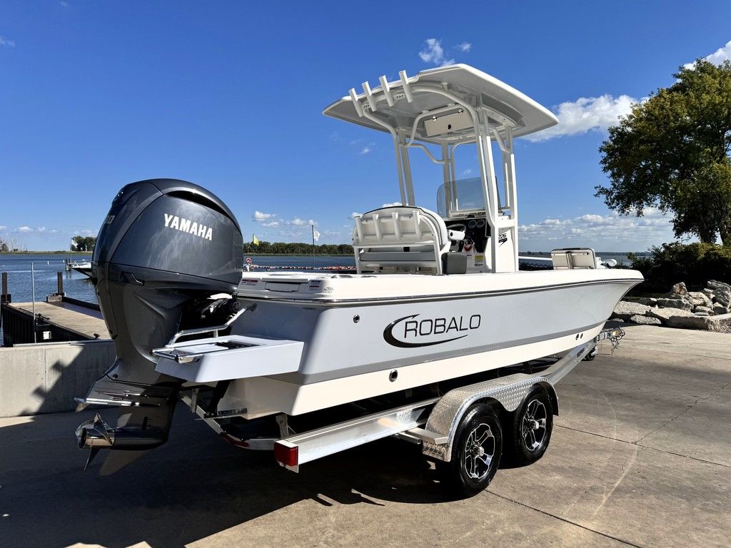New Robalo 226 Cayman 2025 for sale in green bay, Wisconsin