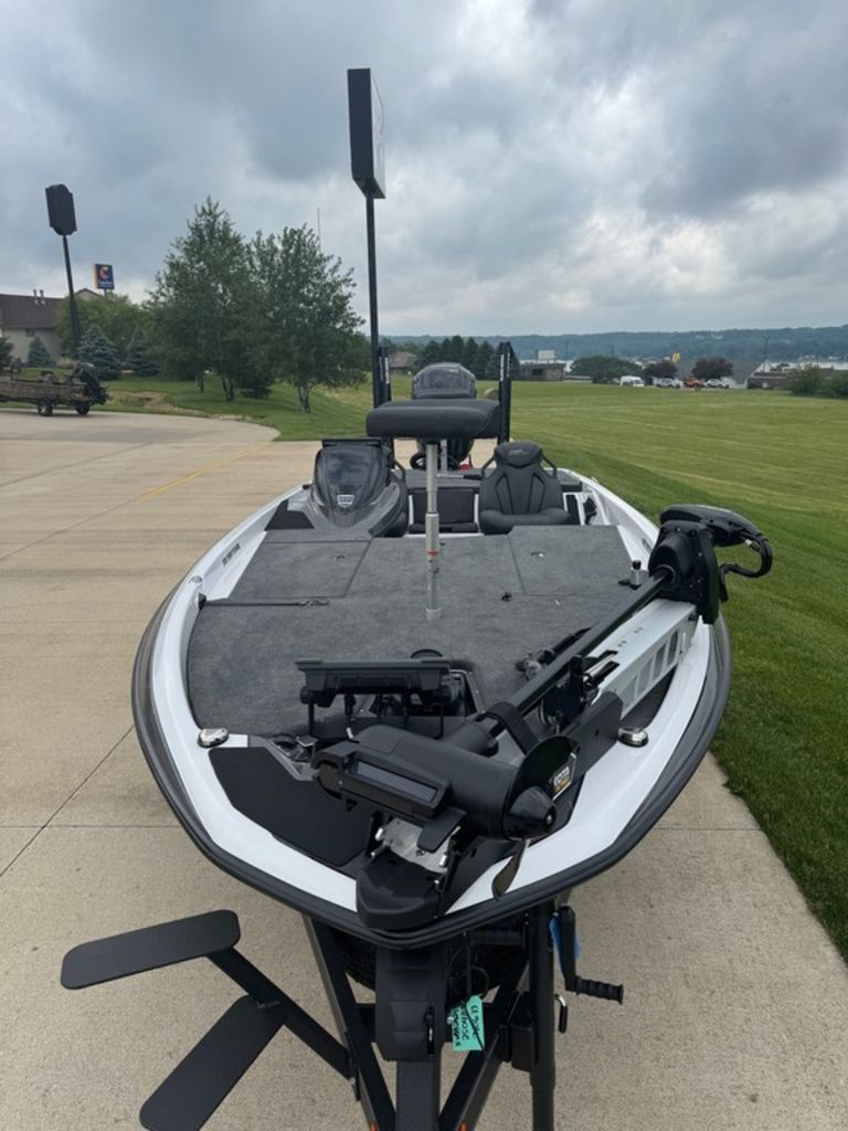 New Skeeter ZXR21 2025 for sale in Le Claire, Iowa - Boatzon.com New Skeeter ZXR21 2025 for sale in Le Claire, Iowa - Boatzon.com