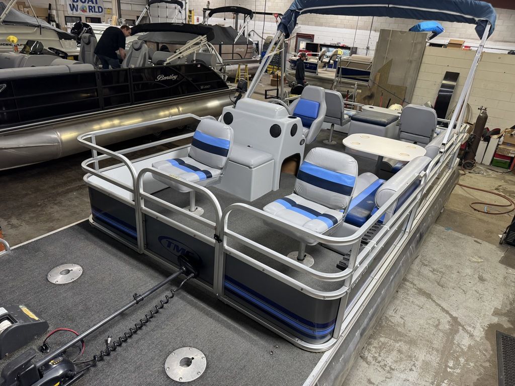 Used TMC 2200 FM Pontoon 2002 for sale in east bethel, Minnesota