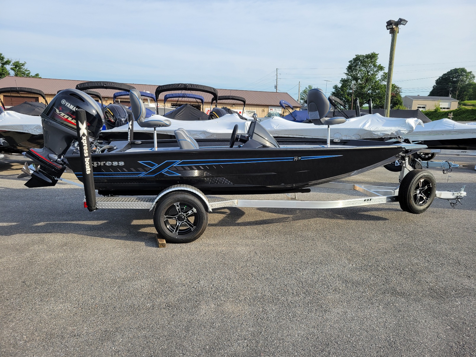 ギャベ　200センチ✕148センチ New Xpress H17C 17 Crappie w Yamaha Vmax 90 SHO In stock 2025 for