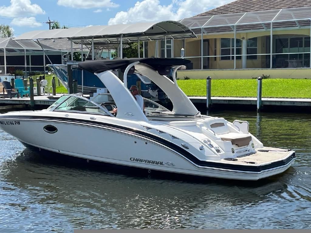 Used Chaparral 264 Sunesta 2015 for sale in Cape Coral, Florida