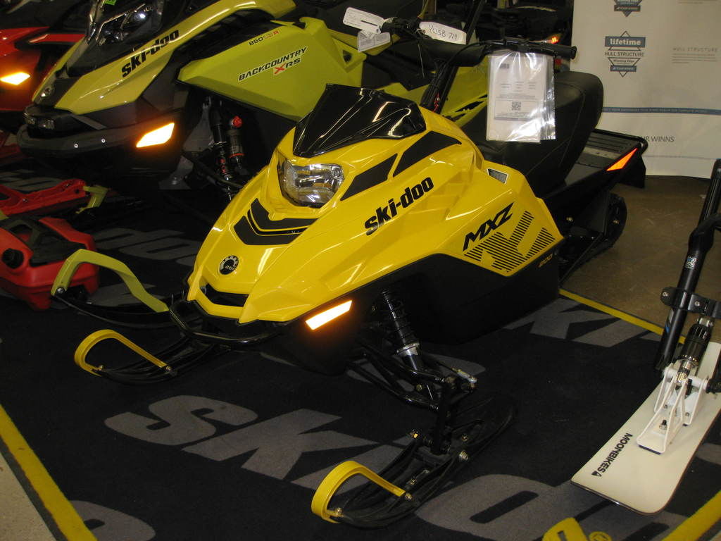 brp-ski-doo-mxz-200-youth-9hp-