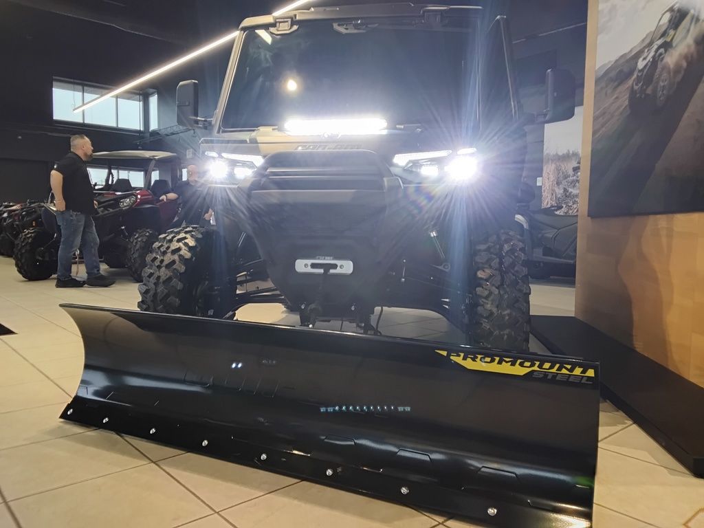 4403.低走行　ズーマーFI 新品パーツ多数　タイヤ前後新品　千葉県柏市　配送、自走引き取りも可能 2026 Can-Am Defender Limited HD11 Utility Vehicles Brilliant Ohio