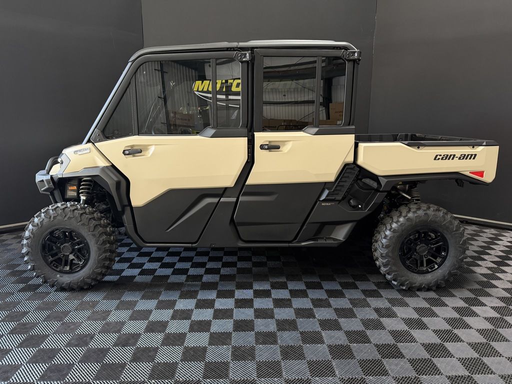 New Can-Am® Defender MAX Limited HD11 Desert Tan Carbon Black 2026