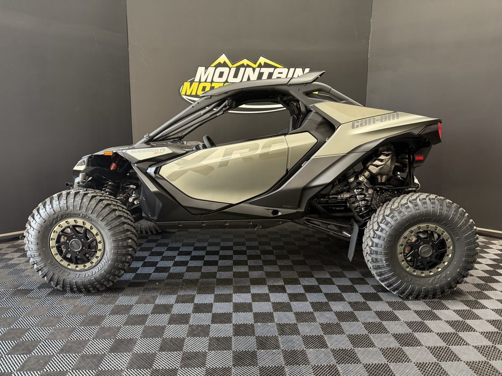 can-am-r-maverick-r-x-rc-with-