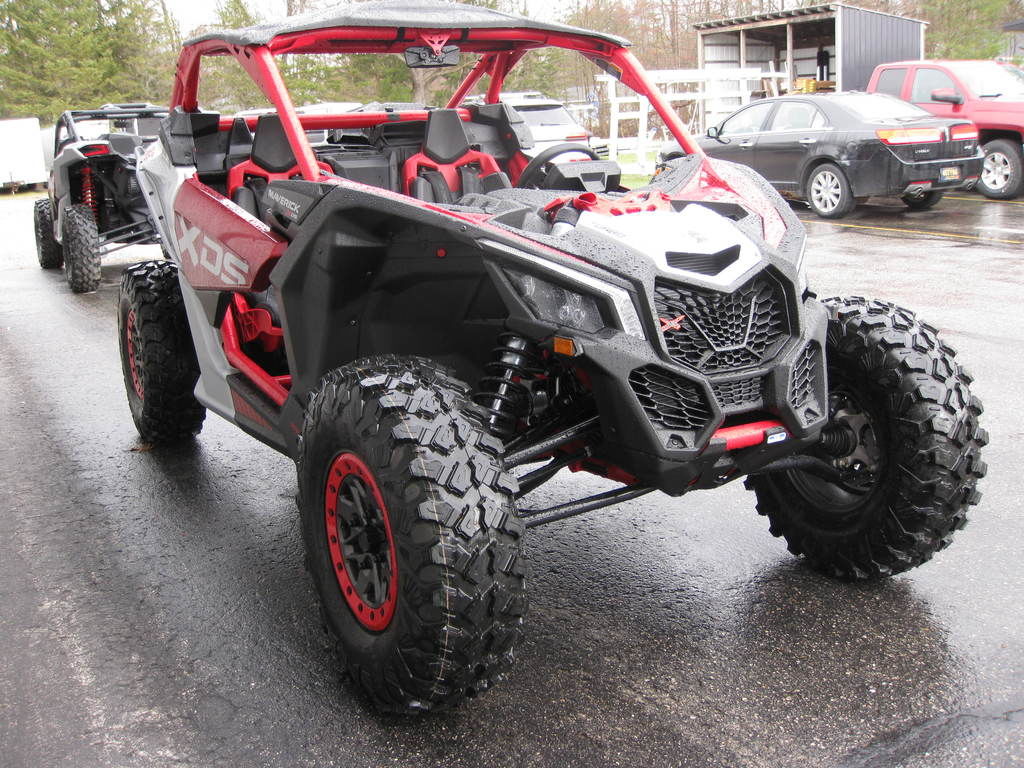 New Can-Am® Maverick X3 X ds Turbo RR Fiery Red Hyper Silver 2025