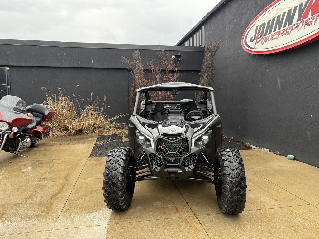 New Can-Am® Maverick X3 X ds Turbo RR Triple Black76 in 2026 for