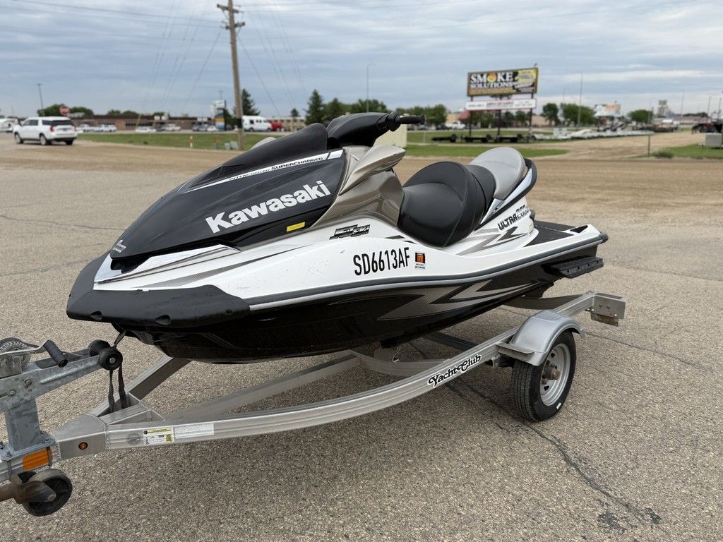 KAWASAKIultralx 2010トレーラー付きカワサキウルトラLX Used Kawasaki Jet Ski Ultra 260 LX 2010 for sale in Watertown