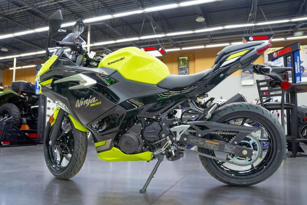 New Kawasaki Ninja 500 ABS Metallic Yellowish GreenEbony 2026 for