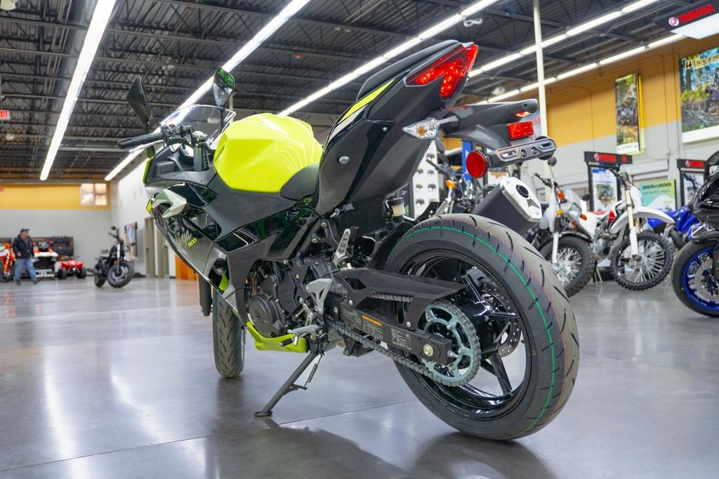 New Kawasaki Ninja 500 ABS Metallic Yellowish GreenEbony 2026 for