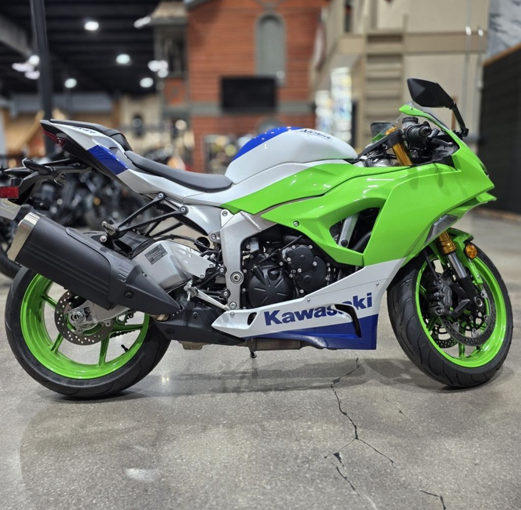 三*途様 最安値Racer Worldwide white SHEEPASKIN New 2025 Kawasaki Ninja® ZX™-6R, De Pere WI | Specs, Price, Photos