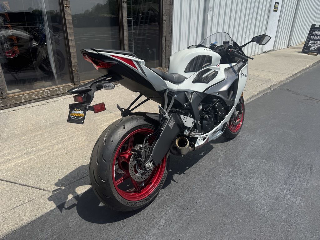 Used Kawasaki Ninja ZX6R Metallic Flat Spark BlackEbony 2024 for
