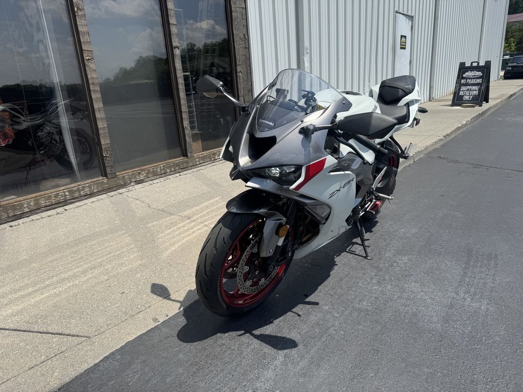Used Kawasaki Ninja ZX6R Metallic Flat Spark BlackEbony 2024 for
