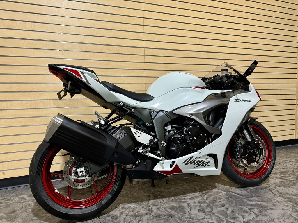 Used Kawasaki Ninja ZX6R Pearl Robotic WhiteMetallic