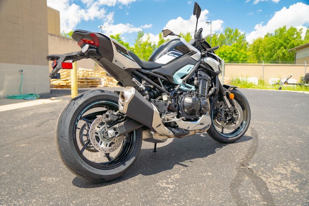 シルバー833.3/1000 New Kawasaki Z900 ABS Galaxy SilverMetallic Spark Black 2025 for