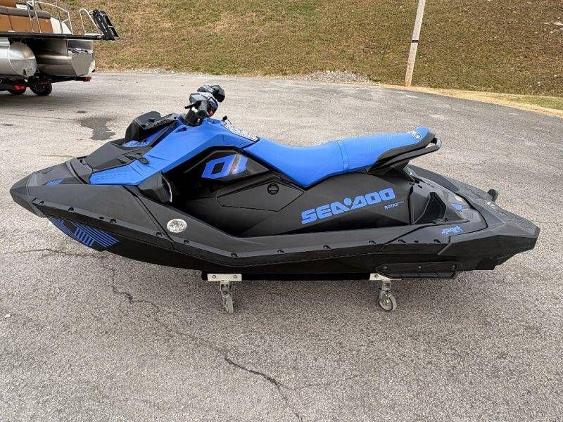 Used Sea-Doo Spark Trixx 3up 2023 for sale in Somerset, Kentucky