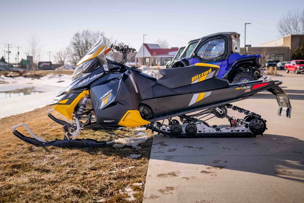 スノーモト 2016EDGE D・Brown/Black 2016 Skidoo MX Z Blizzard 1200 For Sale in Bowmanville, ON. Lot