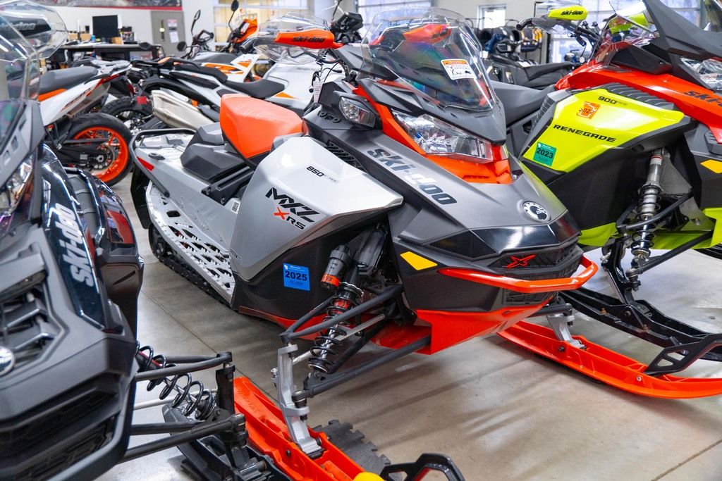 Used Ski-Doo MXZ XRS Rotax 850 ETEC I Rip XT 125 Black LCD 2022