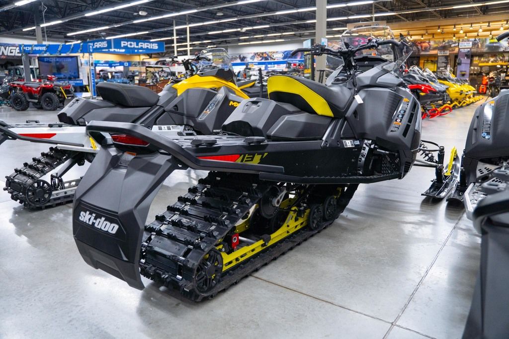New Ski-Doo Renegade Adrenaline 900 ACE Turbo R RipSaw 125Black