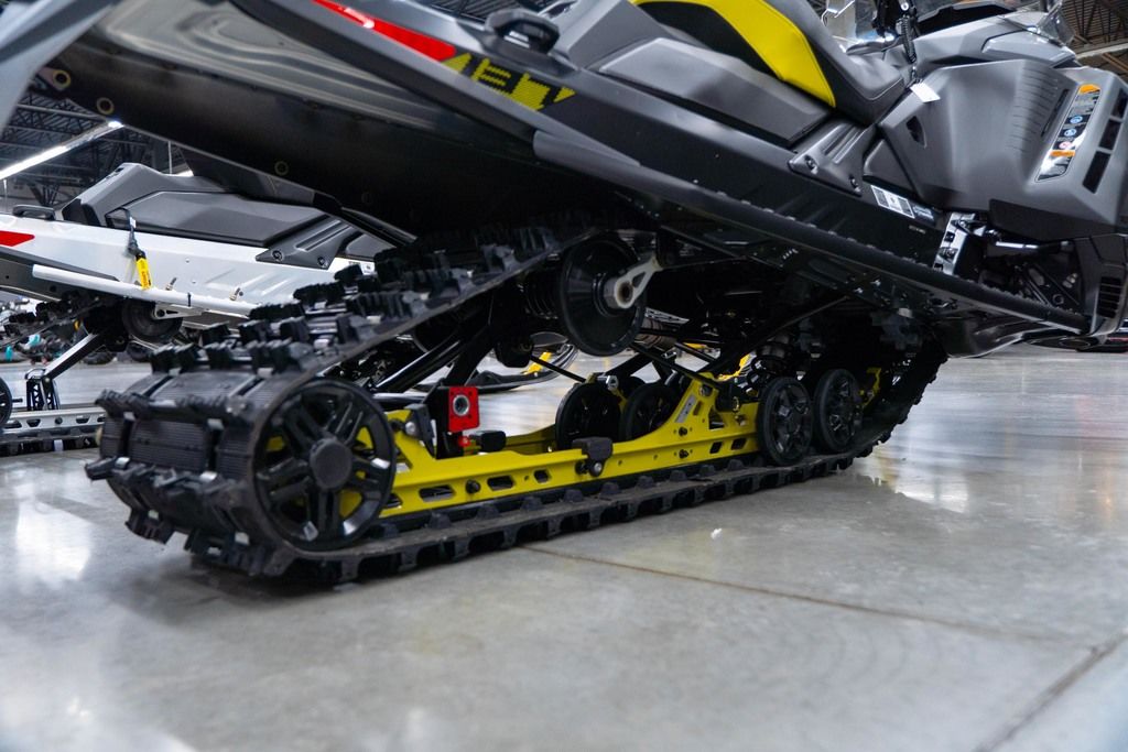 New Ski-Doo Renegade Adrenaline 900 ACE Turbo R RipSaw 125Black