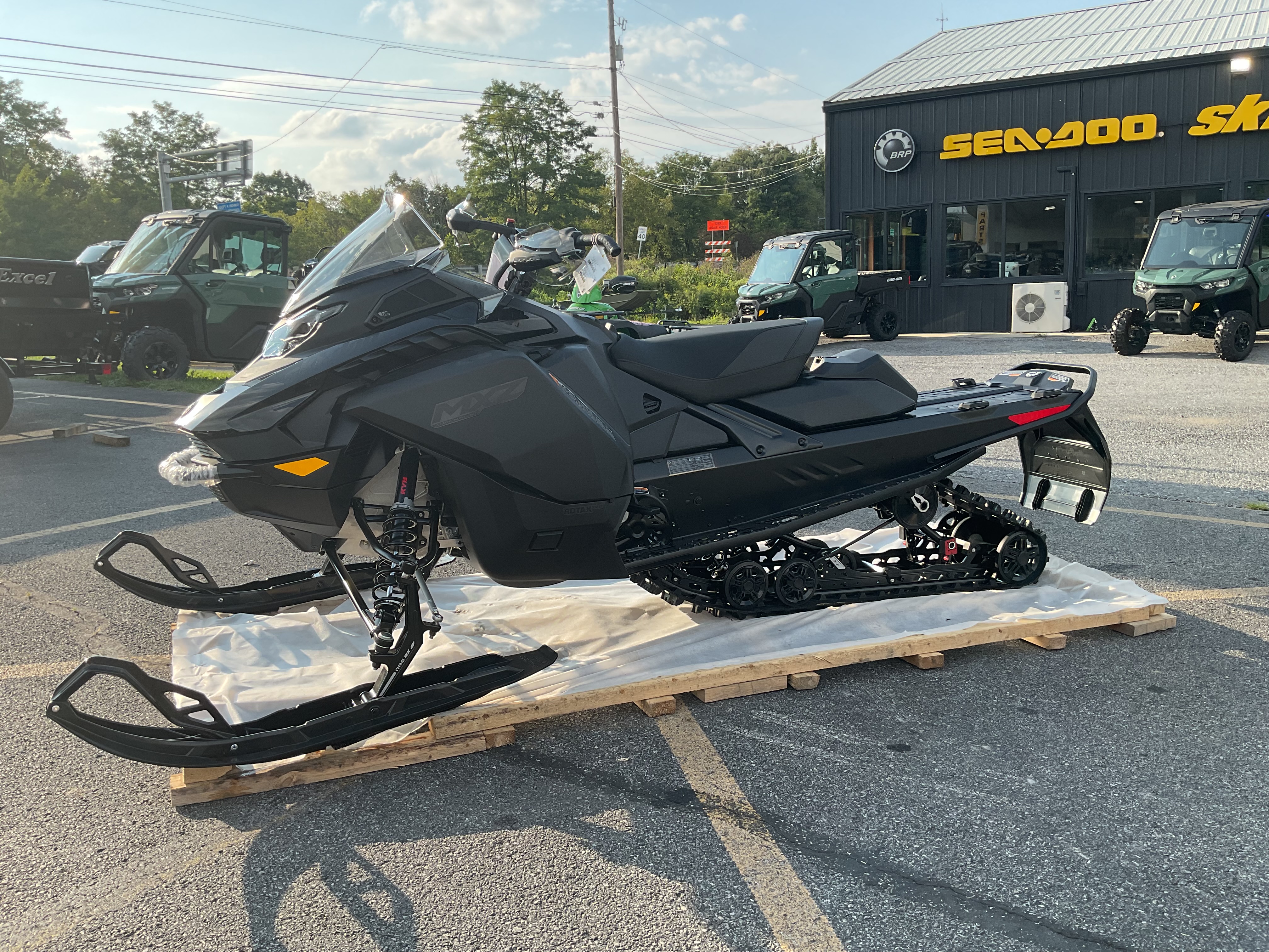 New SkiDoo MXZ ADRENALINE 850 137 2027 for sale in Duncansville