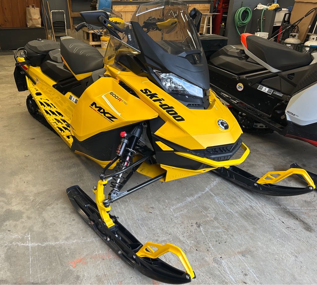 Used SkiDoo MXZ Blizzard 600R ES RipSaw 2023 for sale in East