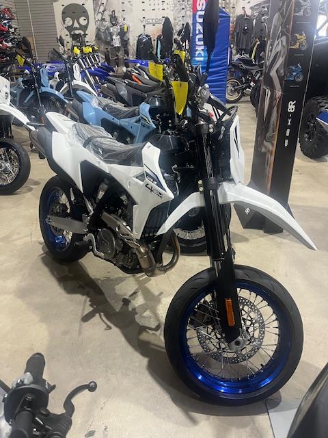 suzuki-drz-4sm-drz400sm-2025-