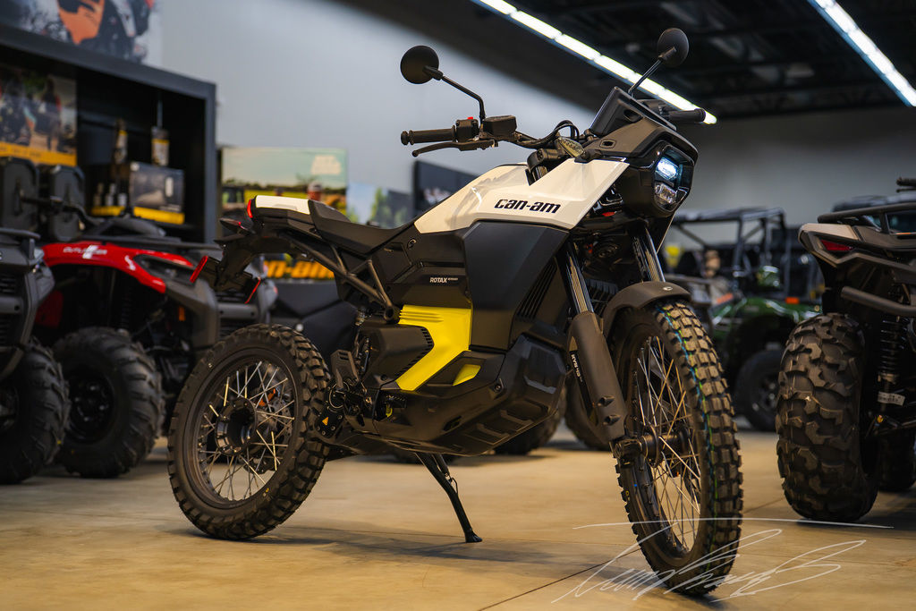 New Can-Am® Origin White 2025 for sale in Waukesha, Wisconsin