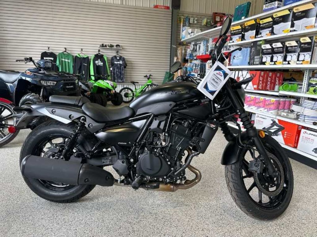 $THUNDER　　黒金$ イチョウと黒金 . ． ． Thx 🙏 📸 @kusano_sn_ow ． ． ． 最近