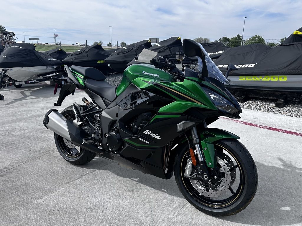 かほ This Kawasaki ZX-25R customized by PLOT (Brembo official