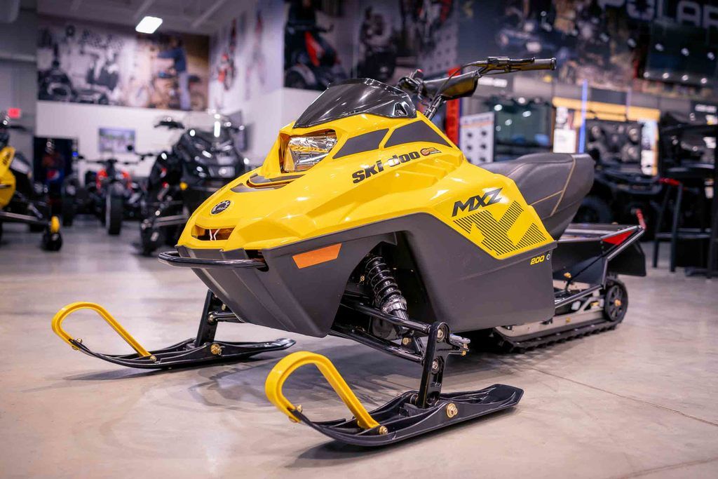 ski-doo-mxz-200-2025-cedarburg