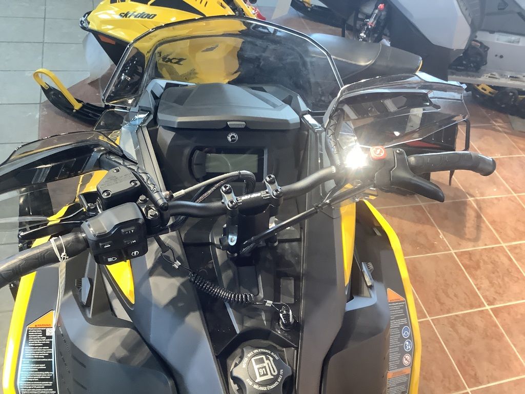 New Ski-Doo MXZ Adrenaline 600R ETEC 129 RipSaw 125Yellow 2025 for